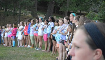 campers saying pledge of allegiance