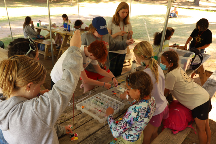 wehakee-camp-for-girls-crafts-beads-necklaces-bracelets-making
